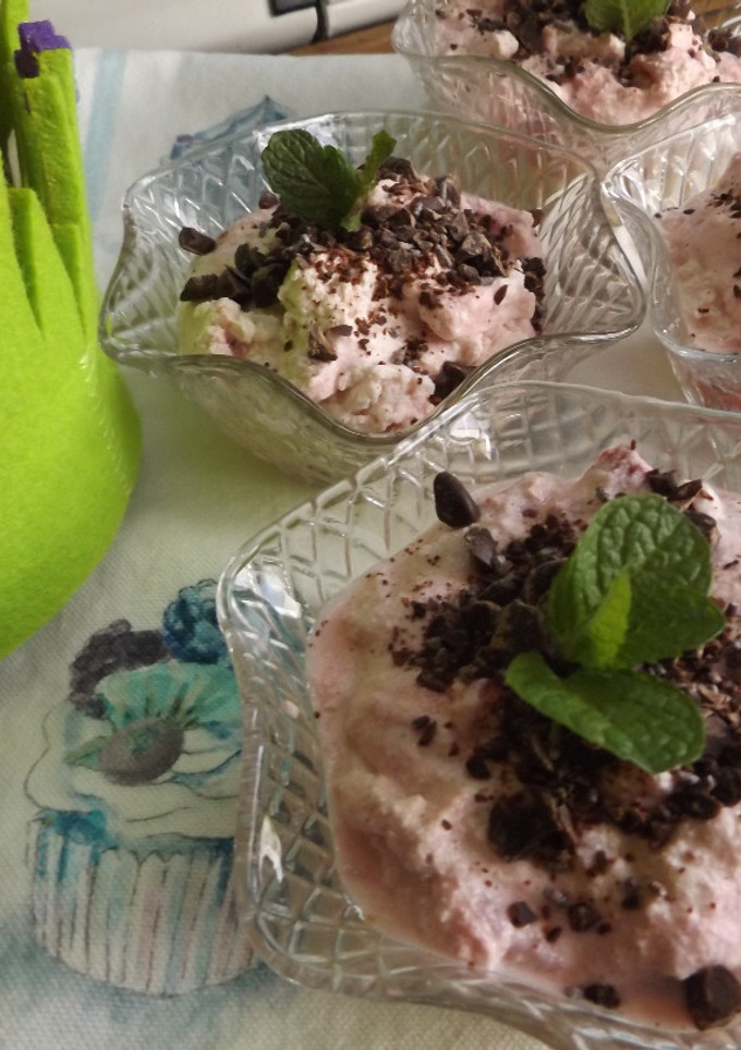 Una foto de Tartitas de fresas y crema de nata