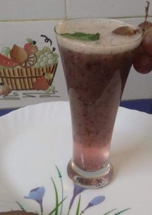 A picture of Red Grapes Juice.
