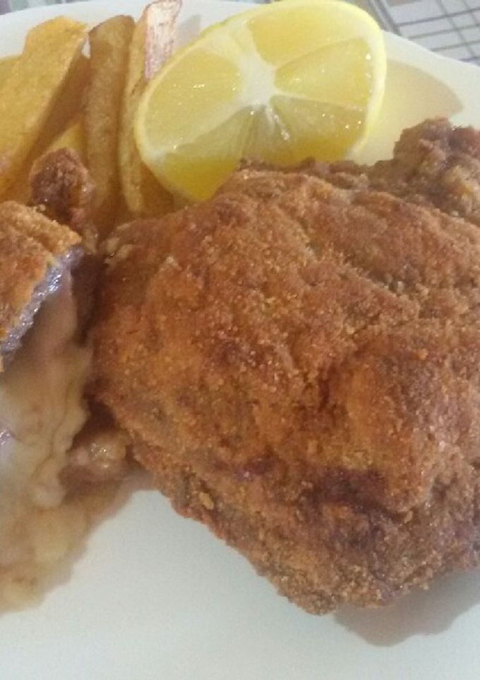 Una foto de Milanesa de Peceto rellena de jamón y muzzarella