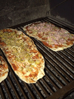 Una foto de Pizza a la parrilla🇺🇾😊
