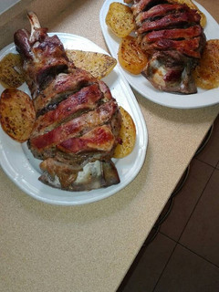 Una foto de Pierna de cordero asada
