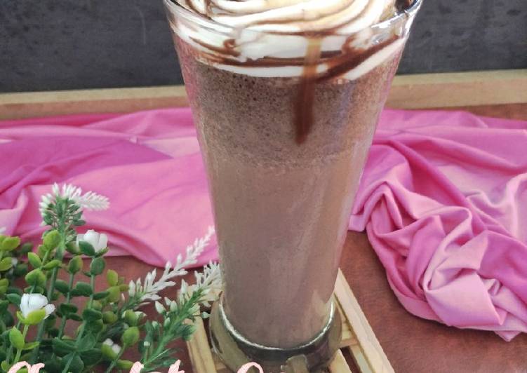 Recipe: Perfect Chocolate Oreo Milkshake