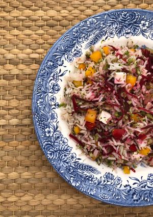 Una foto de Ensalada de brócoli, coliflor y remolacha