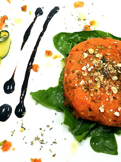 Una foto de 🥕🥕Hamburguesa de zanahoria y calabacín 😁🥳