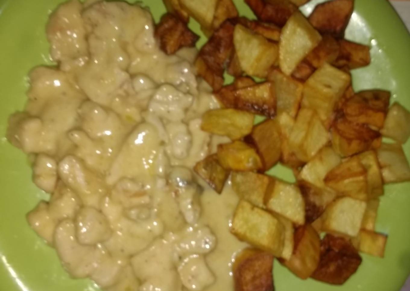 Pollo con salsa de queso azul