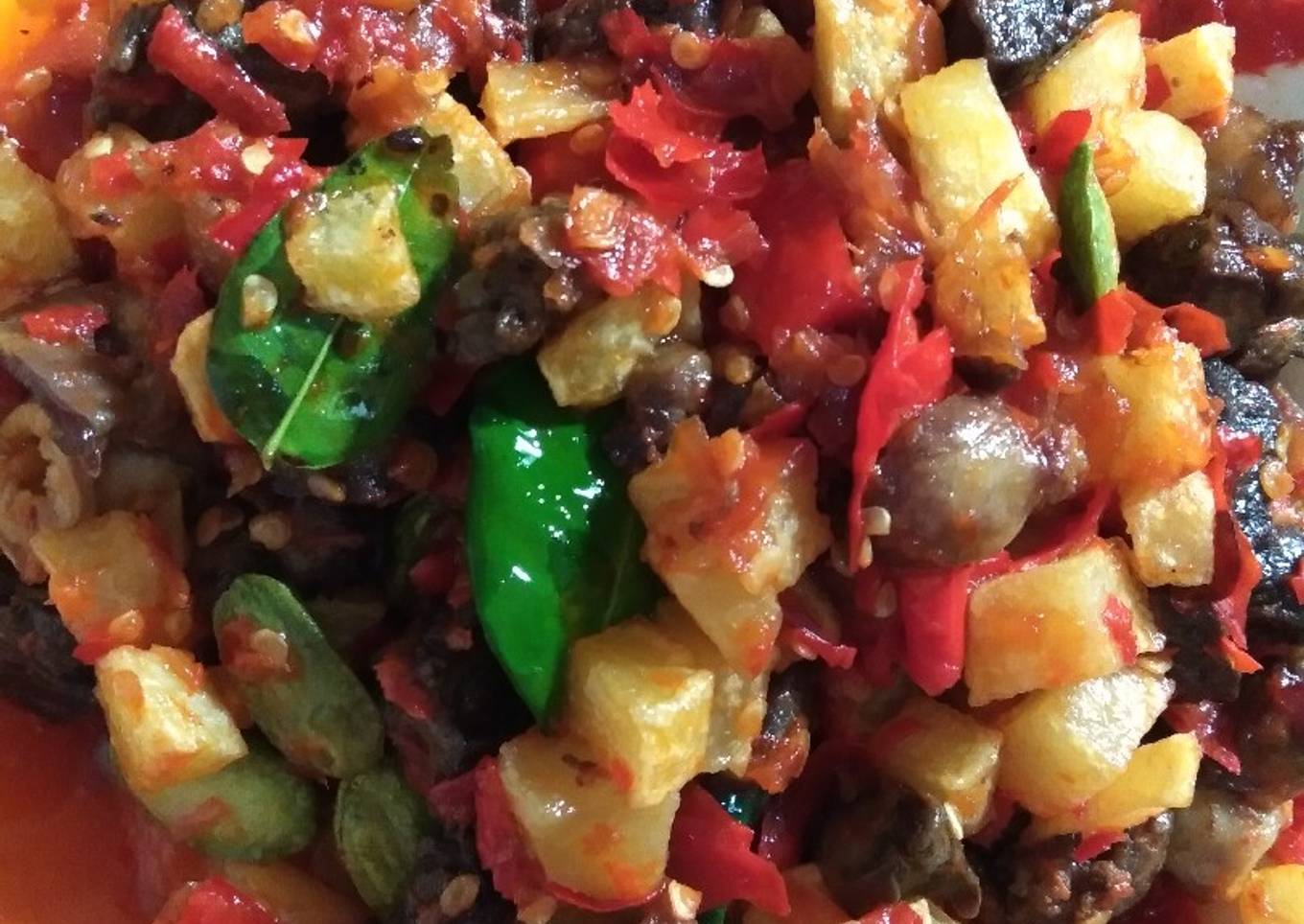 Balado ati ayam campur kentang dan pete
