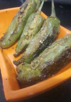 A picture of Rajasthani besan mirchi.