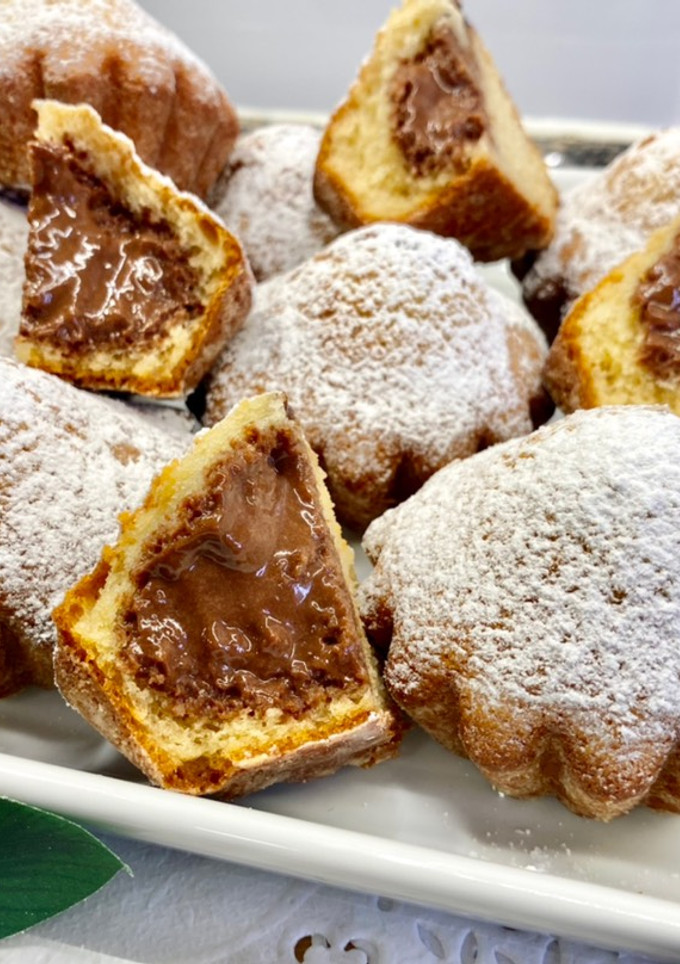 Una foto de Magdalenas con crema pastelera de chocolate