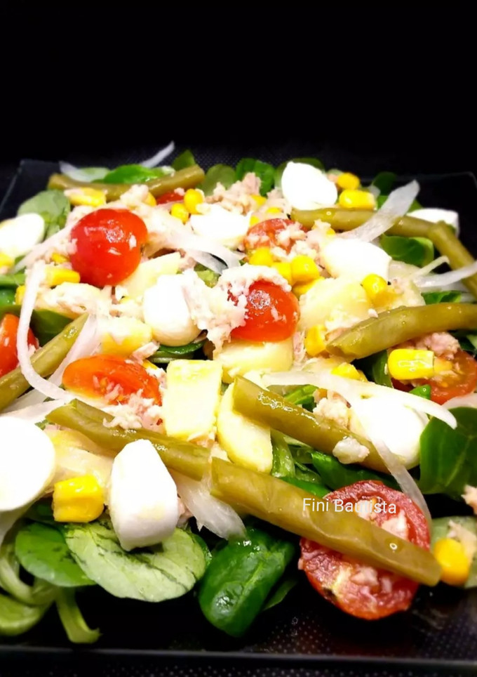 Una foto de Ensalada de canónigos completa