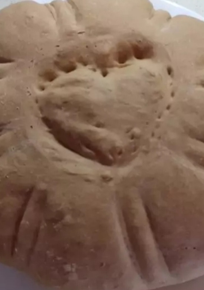 Una foto de Pan con marca y forma