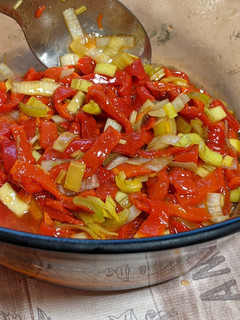 Una foto de Ensalada de piquillo con puerros
