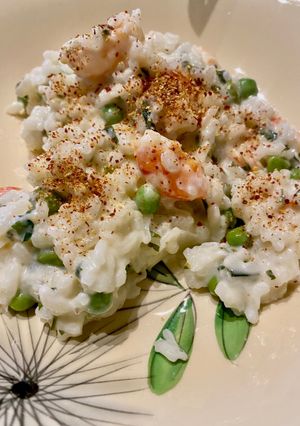 Une photo de Risotto, petits pois, crevettes