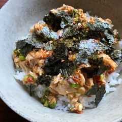 A picture of Super Easy Canned Mackerel Rice Bowl.
