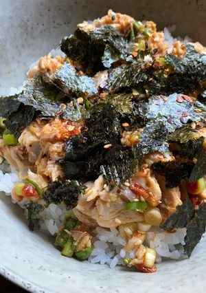 A picture of Super Easy Canned Mackerel Rice Bowl.