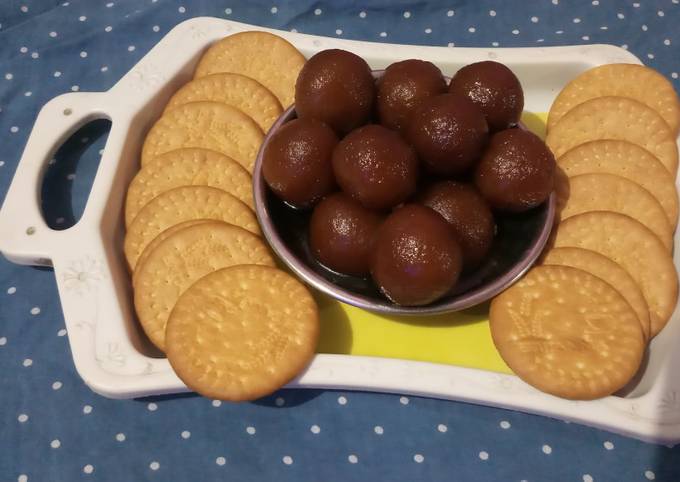मारी गोल्ड बिस्कुट गुलाब जामुन (Marie gold biscuit gulab jamun recipe in  Hindi) रेसिपी बनाने की विधि in Hindi by Pooja Dev Chhetri - Cookpad