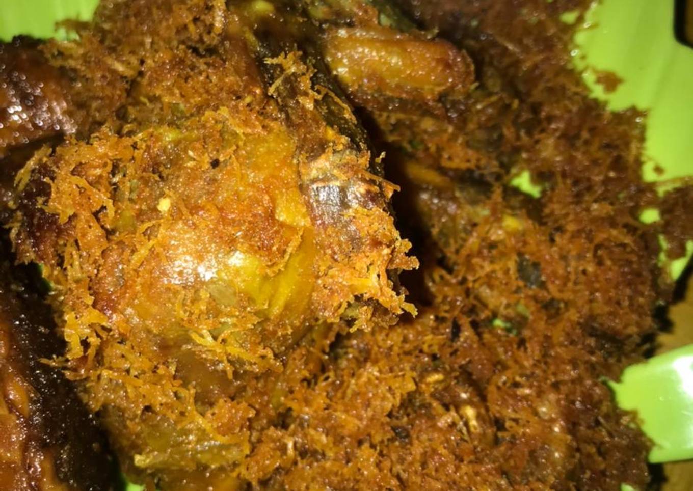 Ayam goreng serundeng kelapa