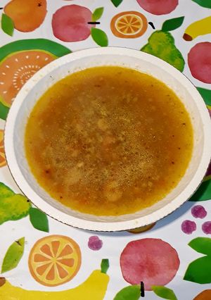 Foto principal de Sopa de coliflor, zanahoria, garbanzos de soja blanca y gambas