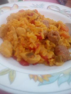 Una foto de Paella de carne