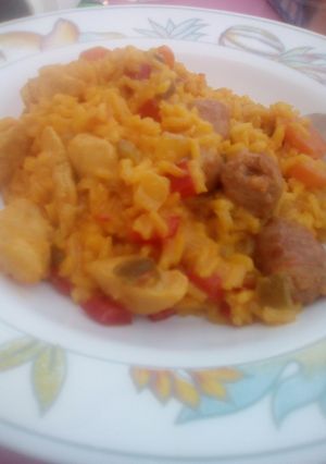 Una foto de Paella de carne