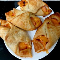 A picture of Smoked Salmon & Soft Cheese Pastries 😘.