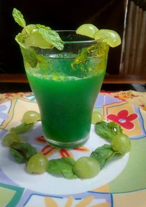 દ્વાક્ષ અને ફુદીનાનો શરબત(grapes and pudina sharbat) રેસીપી મુખ્ય ફોટો