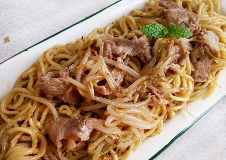 蘑菇醬豬肉炒麵