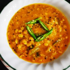 A picture of Chana dal tadka.