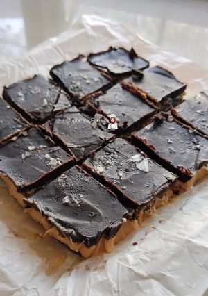 Gambar Chocolate, Peanut Butter, Pistachio & Date Bark