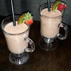 A picture of Strawberry Kiwi Smoothie.