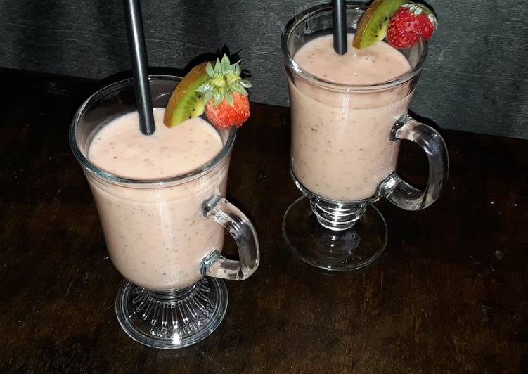 How to Prepare Perfect Strawberry Kiwi Smoothie