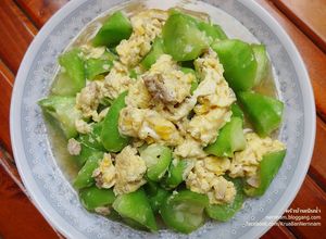 รูปของ บวบผัดไข่ใส่หมูสับ