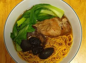 Hình của món Mì gà tiềm.