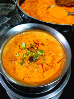 शाही केसर गाजर रबड़ी(shahi kesar gajar rabdi recipe in hindi) रेसिपी मुख्य फोटो