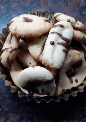 Una foto de Galletitas de vainilla en manga con glasé de chocolate