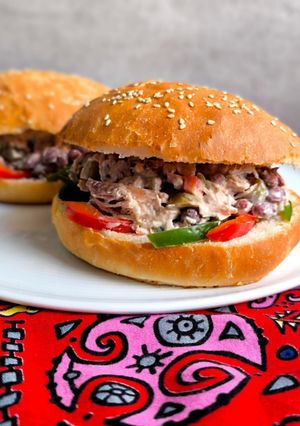 عکسی از دستور ساندویچ مرغ و لوبیا با گردو (Chicken & beans with walnut sandwich)