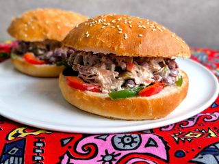 ساندویچ مرغ و لوبیا با گردو (Chicken & beans with walnut sandwich)