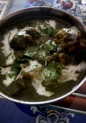 A picture of Gobhi aloo in palak gravy.