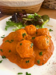 Una foto de Albóndigas en salsa de tomates (con tomate seco)