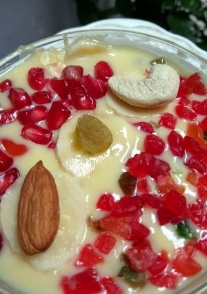A picture of Fruit Custard.
