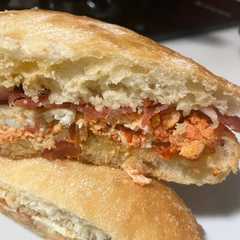 Foto di Chapata d’ou amb tomaqueta y jamón ibérico
