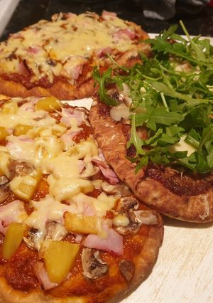 A picture of Naan bread pizzas.