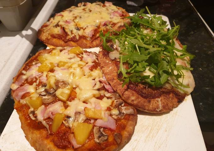 Naan bread pizzas