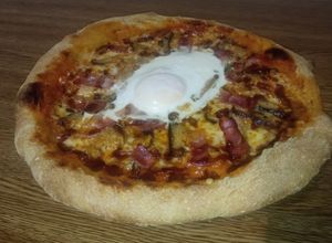 Foto principal de Pizza con masa de levadura seca