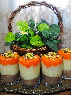 عکسی از دستور دسر مگنولیا با خرمالو
