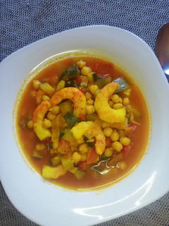 Una foto de Guiso Marinero de garbanzos con langostinos