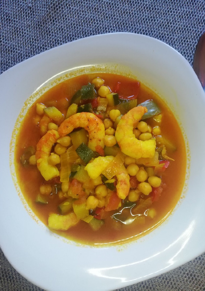 Una foto de Guiso Marinero de garbanzos con langostinos