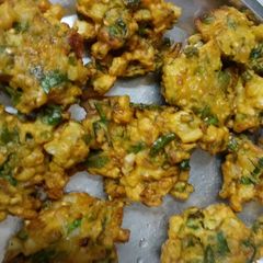 A picture of Spinach  Potato Pakode.