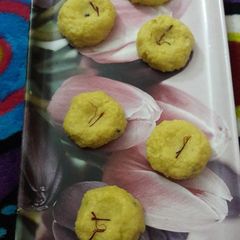 A picture of Kesar pedas.