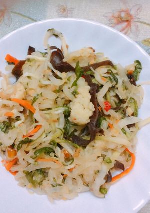 Hình của món Gỏi thập cẩm chay.