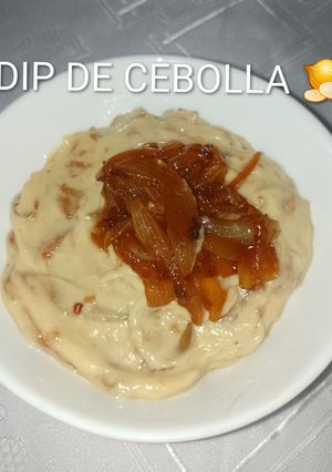 Una foto de Dip de cebolla🧅 súper fácil